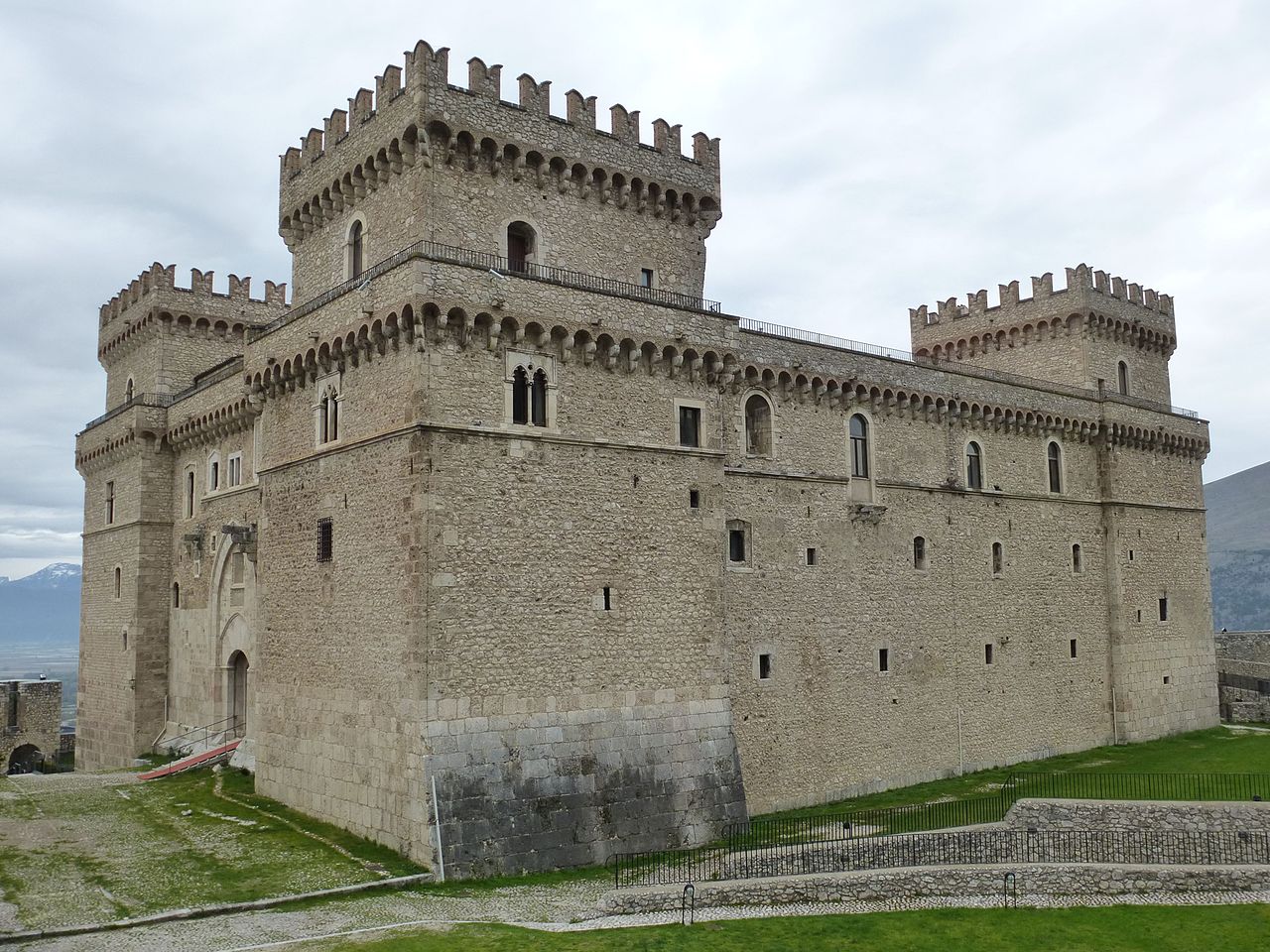Celano Castello FoNo Chfono Castello Piccolomini di Celano Abruzzo Italia